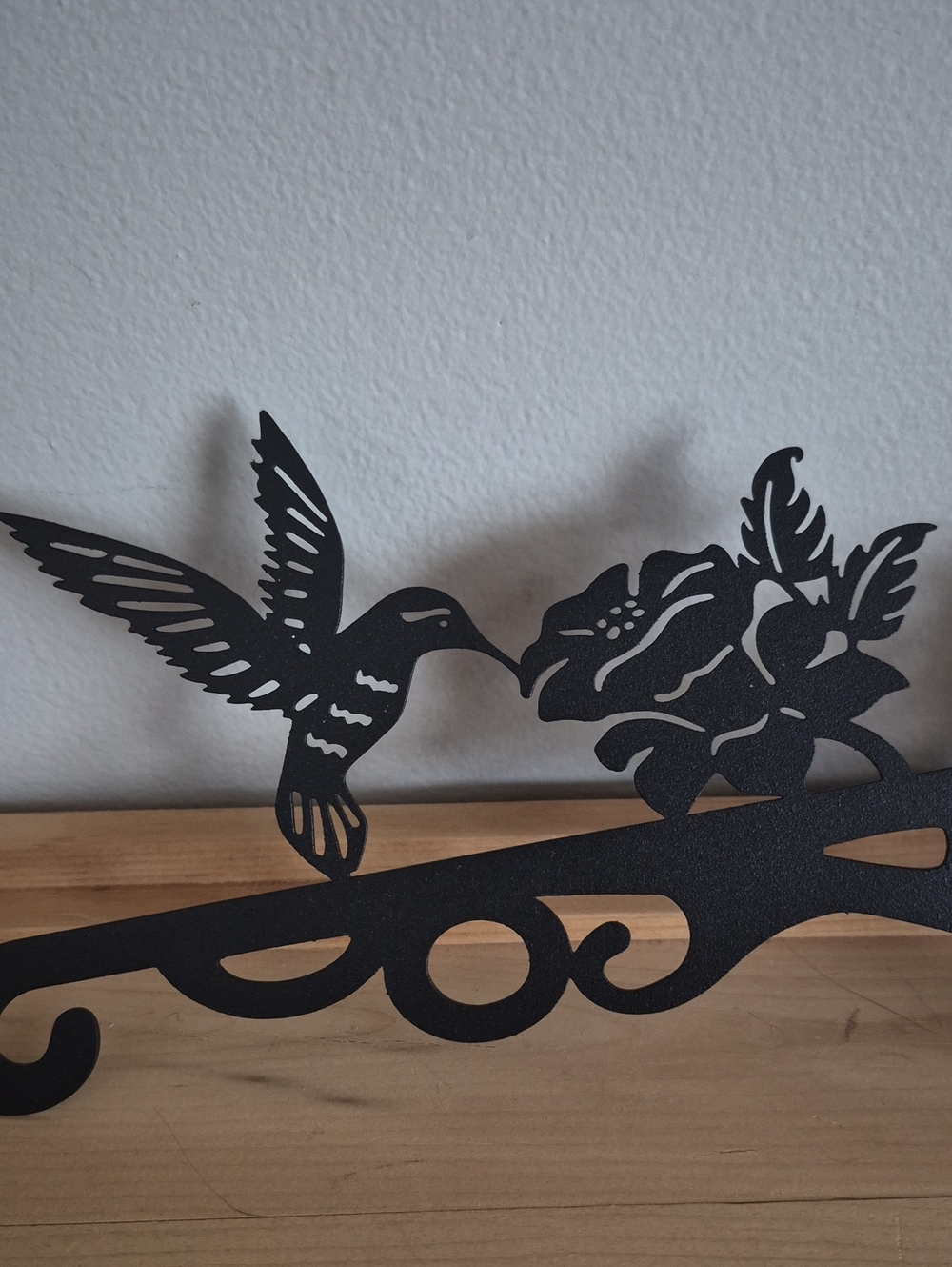 π Black Hummingbird & Rose Metal Wall Bracket - Picture 2 of 2